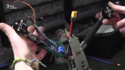 «Почуваюся, як вдома»: як ремонтники телефонів воюють у майстерні дронів (відео) «Почуваюся, як вдома»: як ремонтники телефонів воюють у майстерні дронів (відео)