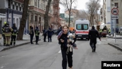 Наслідки одного з попередніх ударів по Харкову