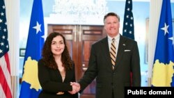 Predsjednica Kosova Vjosa Osmani sa zamjenikom američkog državnog sekretara Christopherom Landauom, Washington, SAD, 10. jula 2025.