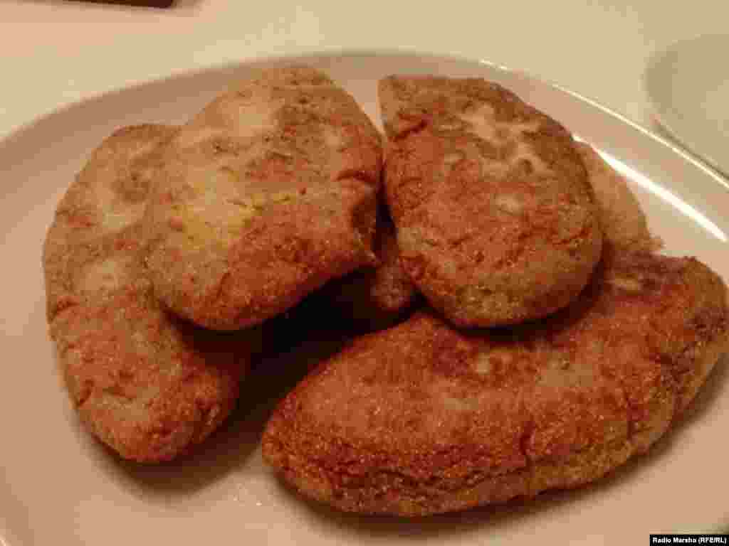 Котлетазул формаялъул цIоросаролъул чед. Цо-цояз гьелда жаниб лъола бакъвазабураб мох-мох, цогидаз - ражи. 