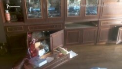 Обыск в Крыму: российские силовики искали оружие у крымскотатарского продавца (видео) Обыск в Крыму: российские силовики искали оружие у крымскотатарского продавца (видео)