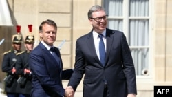 Aрхивска фотографија на српскиот и францускиот претседател Александар Вучиќ и Емануел Макрон