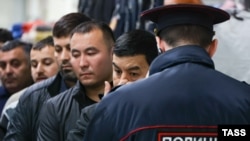 Орусиядагы мигранттар. Иллюстрациялык сүрөт.