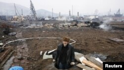 На месте пожаров в поселке Шира, 13 апреля 2015 г.