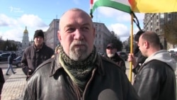 Волонтери і ветерани вшанували пам'ять Аміни Окуєвої Волонтери і ветерани вшанували пам'ять Аміни Окуєвої