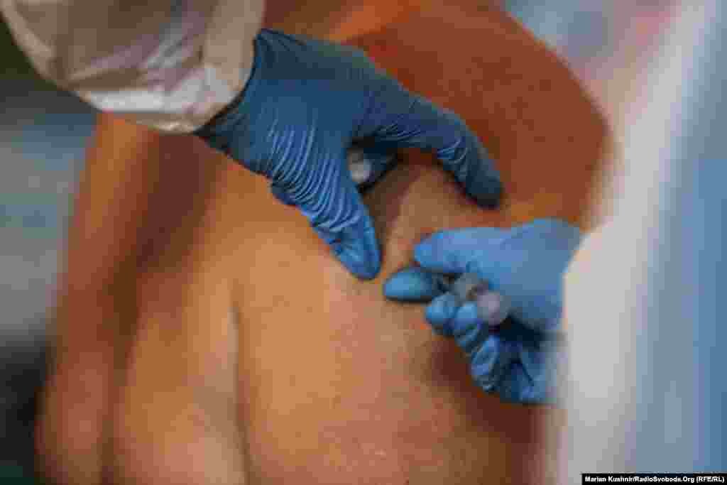 Як повідомив напередодні очільник МОЗ Максим Степанов, в Україні на безкоштовну вакцинацію від коронавірусу записалися понад 155 тисяч людей