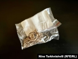 ხანდახან ქალები თავადაც ვერ ხვდებიან, რომ ის, რასაც მათი პარტნიორი კაცი ითხოვს, ეკონომიკური ძალადობაა.