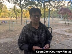 У січні 2015-го Надія Григоріївна дивом вижила. Але обстріл, на думку жінки, змінив не всіх місцевих