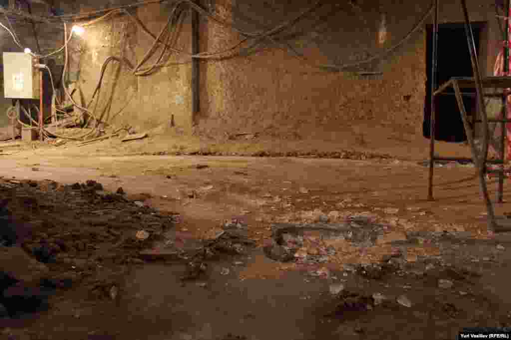 Вода либо лед в подвалах "Детского мира" - явление перманентное.