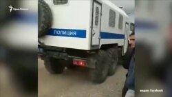 Очевидцы сняли на видео, как ФСБ в Крыму проводит обыски (видео) Очевидцы сняли на видео, как ФСБ в Крыму проводит обыски (видео)