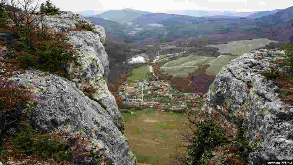 Вдали – зеркало Баштановского водохранилища