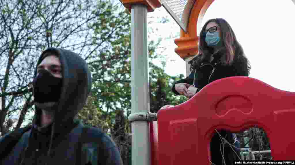 Активісти також скандували: «Венедіктова виходь»