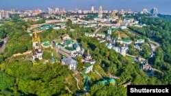 Єпископи Української православної церкви (Московського патріархату) ухвалили рішення призупинити співслужіння з ієрархами Константинопольського патріархату