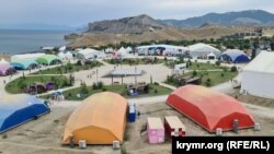 «Таврида.АРТ» – от либеральных ценностей до российской пропаганды милитаризма (фотогалерея)