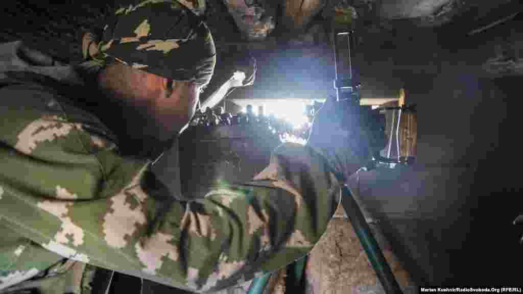 «Шизік» розповідає, що за ворогом ведуть пильне спостереження. У випадку небезпеки дають адекватну відсіч. Але без «фанатизму», за його словами, першими вогонь не відкривають