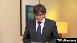 Карлес Пучдемон під час одного зі своїх телевізійних виступів із Бельгії, відеокадр 2 листопада 2017 року