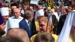 Микола ІІ, чіп у голові і повернення Кирила: Києвом пройшла хресна хода УПЦ (МП) – відео Микола ІІ, чіп у голові і повернення Кирила: Києвом пройшла хресна хода УПЦ (МП) – відео