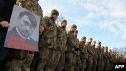 Українські військові на річниці розстрілів протестувальників на Майдані Незалежності. Львів, 20 лютого 2015 року