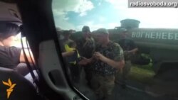 Як радіють військові в зоні АТО, отримуючи українські прапори Як радіють військові в зоні АТО, отримуючи українські прапори