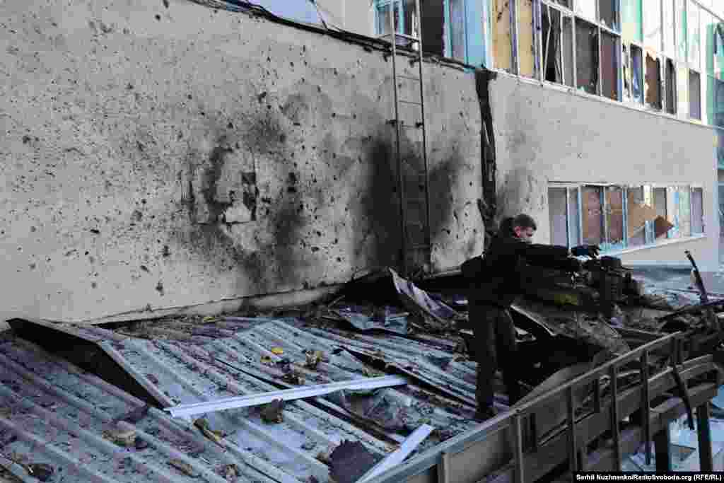 Загалом у Києві в ніч на 7 листопада пожежі сталися у Печерському, Голосіївському, Солом’янському, Оболонському і Подільському районах.  Росія ось уже третій місяць щоночі атакує цивільну інфраструктуру столиці України, завдаючи шкоди цивільному населенню і житловій забудові міста. Багато ушкоджень цивільної інфраструктури припадає і на кілька районів Київської області. Зокрема, Вишгородський, Обухівський, Броварський і Васильківський.