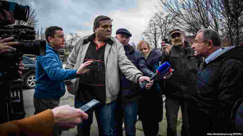 Семена утверждает, что в своих материалах он реализовывал право на «свободное выражение мнения»