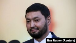 Kazahstanski biznismen Kenges Rakišev prisustvuje pokretanju start-upa u Tel Avivu u junu 2015.