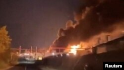 Атаки зазнав нафтопереробний завод у Новошахтинську Ростовської області, почалася пожежа. Фото ілюстративне