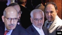 غلامرضا آقازاده، رييس سازمان انرژی اتمی ايران، و محمد البرادعی، مدير کل آژانس بين المللی انرژی اتمی. (عکس: EPA)