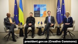 Зліва направо: Антоніу Кошта, Володимир Зеленський, Марк Рютте, Урсула фон дер Ляєн, Гаага, 24 червня