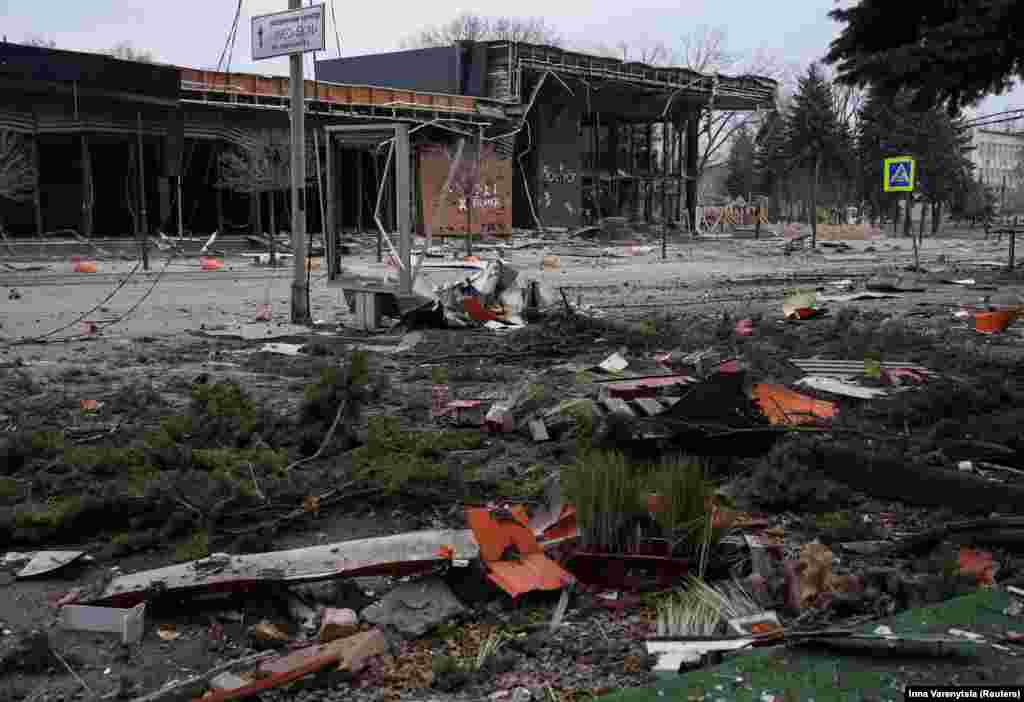 Уламки розтрощеної обстрілом будівлі. Покровськ, кінець січня 2025 року  