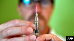 У ЦГЗ наголошують, що найкраща профілактика грипу – щорічна вакцинація, яка зменшує ймовірність захворіти на грип і ризик серйозних ускладнень, госпіталізації та смерті від захворювання