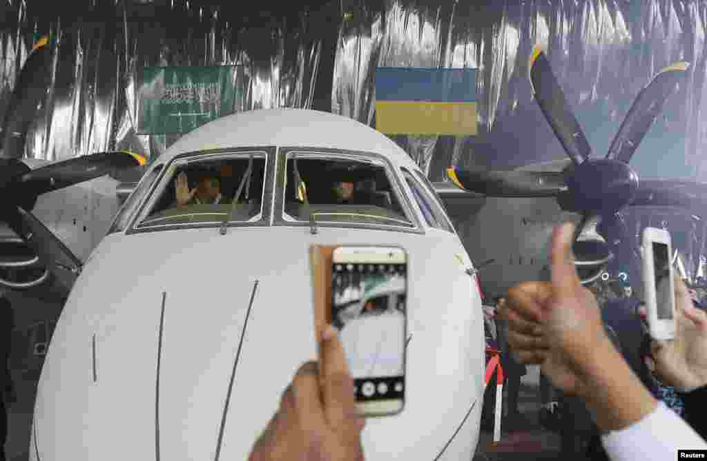 Держпідприємство «Антонов» представило новий транспортний літак Ан-132. Київ, 20 грудня 2016 року БІЛЬШЕ ПРО ЦЕ