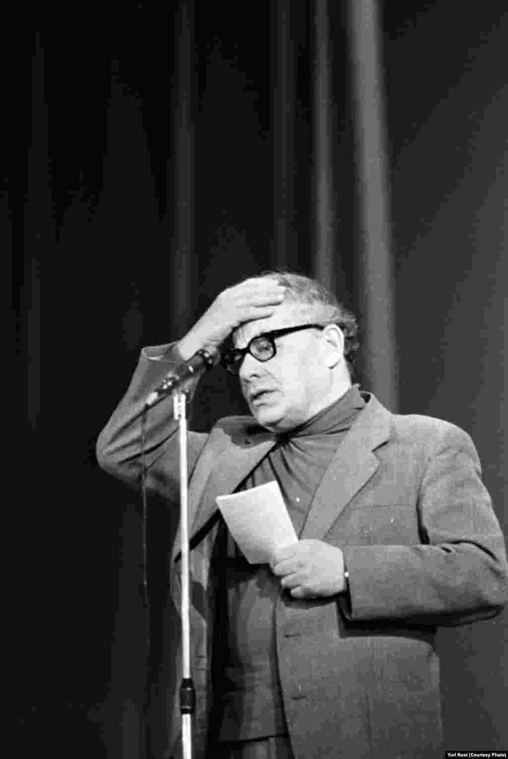 Зиновий Паперный.  