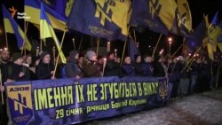 Черкащани на вшануванні Героїв Крут спалили російський прапор (відео) Черкащани на вшануванні Героїв Крут спалили російський прапор (відео)