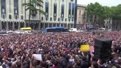 Грузия: задержания в ночных клубах переросли в массовые акции протеста (видео) Грузия: задержания в ночных клубах переросли в массовые акции протеста (видео)