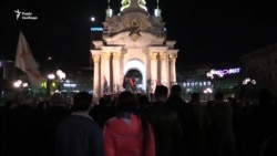 Прихильники блокади Донбасу ходили під Адміністрацію президента (відео) Прихильники блокади Донбасу ходили під Адміністрацію президента (відео)