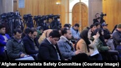 دوی وايي، د رسنیو د کارکوونکو دندو پرېښودو علت په افغانستان کې د هدفي وژنو زیاتېدل او د کورونا وایروس له کبله اقتصادي مشکلات دي.