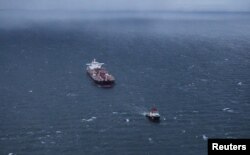 O navă-fantomă folosită de ruși pentru ocolirea sancțiunilor privind transportul petrolului, în Marea Baltică, în ianuarie 2025, înainte să fie sechestrată de Germania.