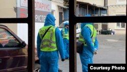 Поліція біля готелю «Козацький», Київ, 30 березня 2020 року