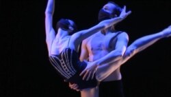 Hiljade gledatelja baleta u praznom pozorištu Hiljade gledatelja baleta u praznom pozorištu