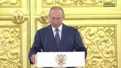 Путин на встрече с сенаторами Путин на встрече с сенаторами