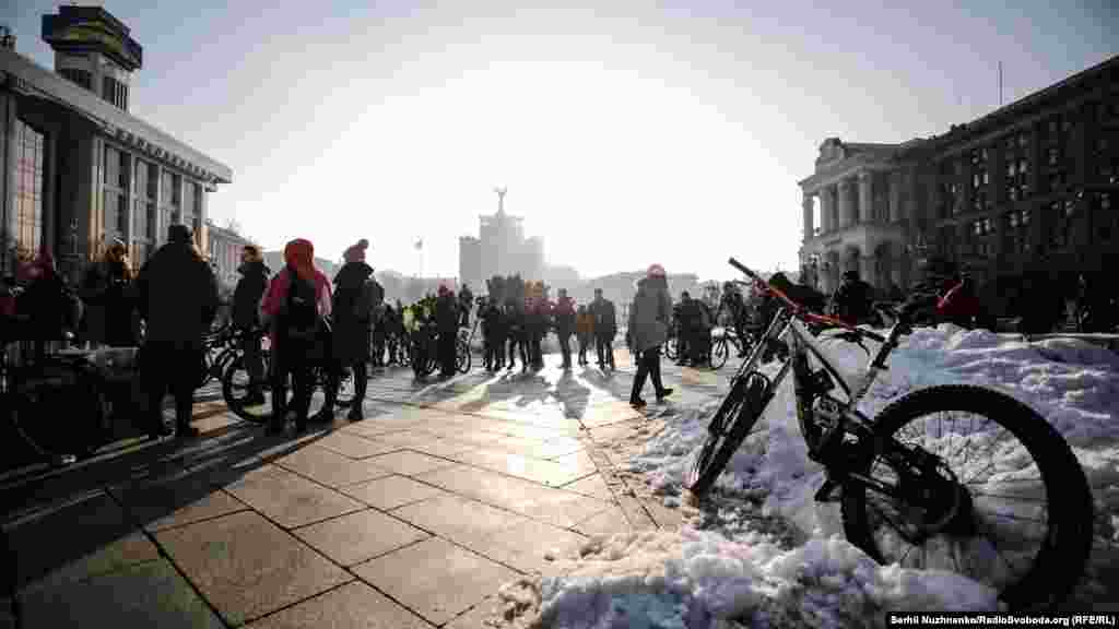 Директор аналітико-дослідницького центру «Інститут міста» Олександр Сергієнко порівнює потенціал для розбудови велосипедної інфраструктури у Києві та у тих містах Євросоюзу, які вже продемонстрували успіх у цьому напрямку. За словами аналітика, не всі європейські підходи є доречними у київських умовах