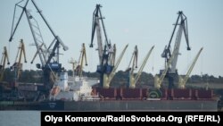 Розвантаження вугілля в порту «Південний», Одеська область