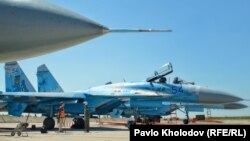 Йдеться про закупівлю модуля підсилення потужності, що є складовою бортової радіолокаційної станції, яку застосовують у складі бойового військового літака типу СУ-27