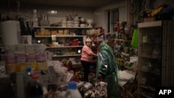 Mala pijaca u selu Steckivka, blizu linije fronta, u oblasti Sumi, 12. juna.