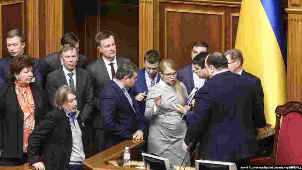 «Ми відкриваємо з вами шлях для того, щоб у глобальному світі той, хто має більше грошей, – мав і Україну» – з такими словами голова фракції «Батьківщина» Юлія Тимошенко виступила проти ухвалення законопроєкту про ринок землі».