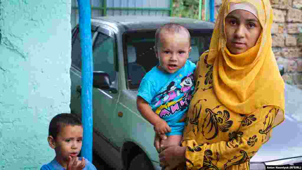 Семья активиста поддержала Османа после того, как его оштрафовали. Правда, вторая сумма стала для них шоком – заработать такие деньги для Белялова и его родственников было нелегко