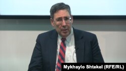 Джон Гербст, 5-й надзвичайний і повноважний посол США в Україні (2003-2006 рр.), директор Євразійського центру при Атлантичній раді США