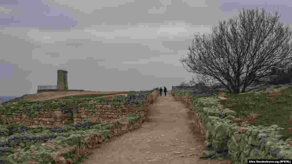 Крымская и Симферопольская епархия, которая претендует на наследие «Херсонеса Таврического» все еще относит себя к Украинской православной церкви Московского патриархата