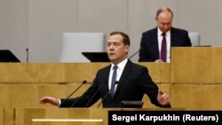 Дмитрий Медведев выступает перед депутатами Госдумы, 8 мая 2018 года
